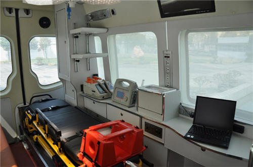 尉氏县救护车内部